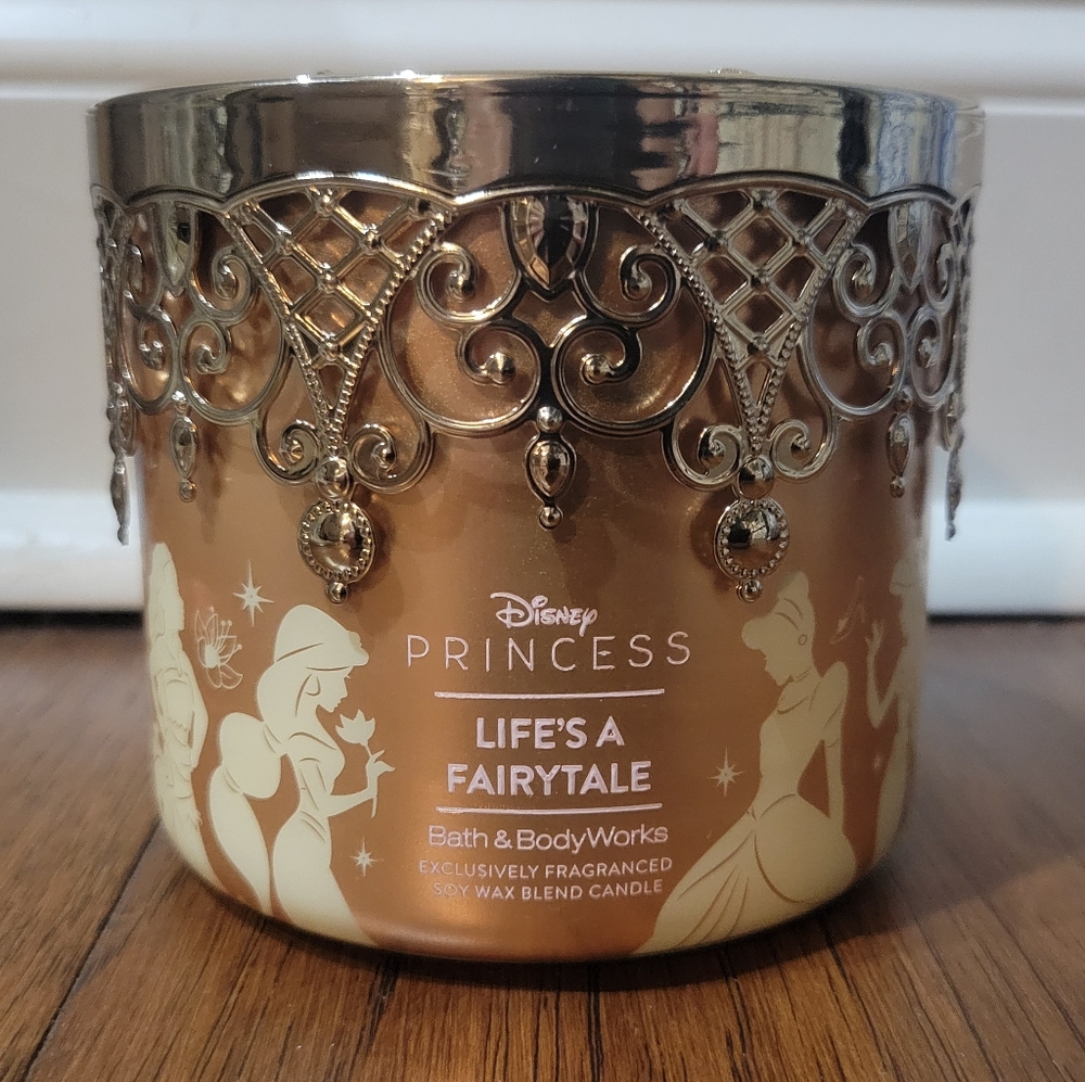 Bath & Body Works Disney Princess collection Candle LIFE'S A FAIRYTALE Crown Lid